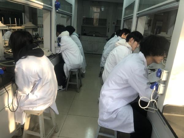 太阳成集团tyc122ccvip举办第十六届大学生化学实验大赛